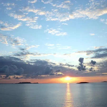 Cachet - Adult Only +14 卡斯