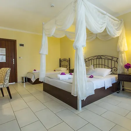 Cachet - Adult Only +14 3*